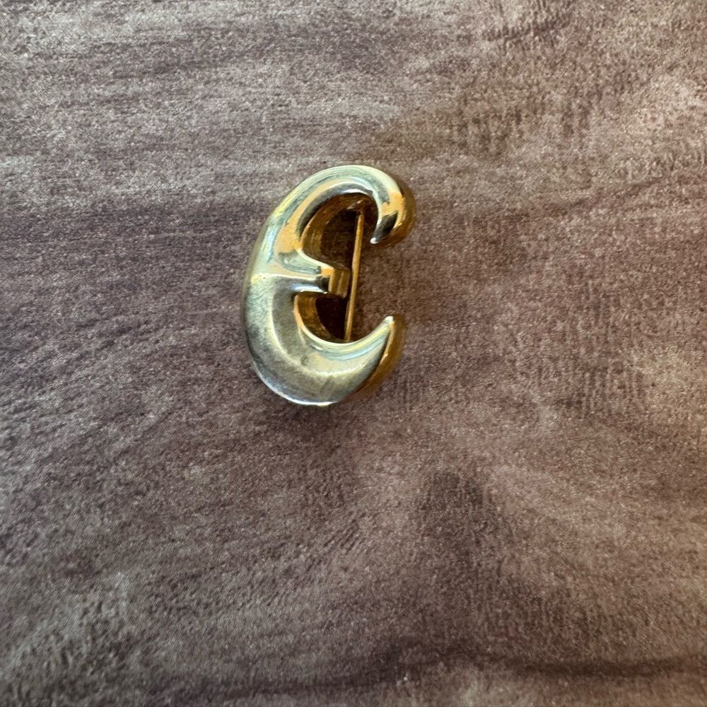 Sarah Coventry Gold Tone Initial E Pin Brooch Mini Letter Vintage Collectible
